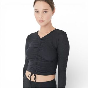 Beyond Yoga Scrunch It Up Cropped Ruched Long Sleeve Shirt Charcoal Gray Sz L